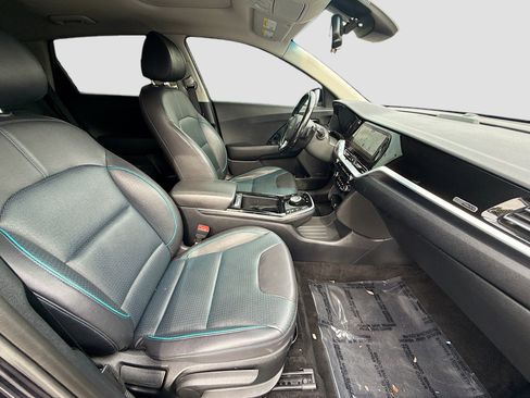 Used 2022 Kia Niro EX Premium w/ Cold Weather Package image 31