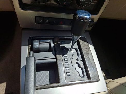Used 2011 Jeep Liberty Limited w/ Tire & Wheel Group AWD/4WD image 17