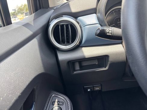 Used 2025 Nissan Versa SV FWD image 32