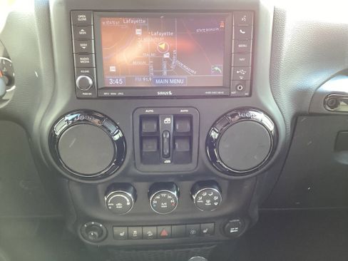 Used 2015 Jeep Wrangler Unlimited Sahara image 18