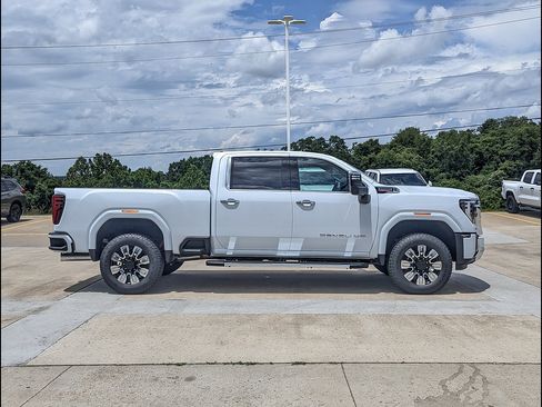 New 2026 GMC Sierra 2500 Denali w/ Denali Reserve Package AWD/4WD image 6