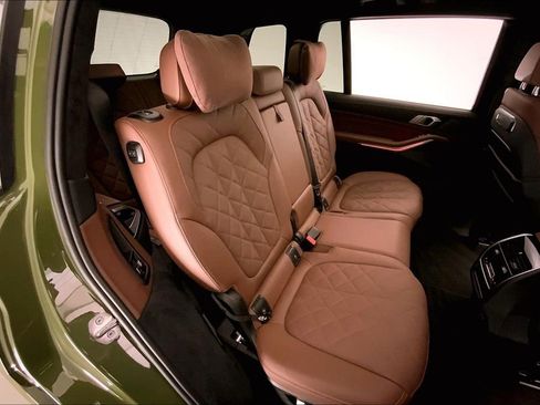 Used 2024 BMW X7 xDrive40i w/ M Sport Package image 15