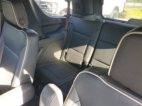 Used 2021 GMC Yukon SLT w/ SLT Luxury Package image 11