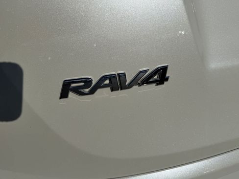 Used 2018 Toyota RAV4 Limited w/ Advanced Technology Package AWD/4WD image 31
