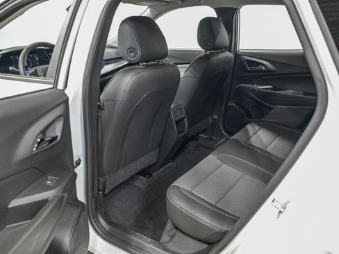 Used 2024 Chevrolet Trax LT FWD image 28