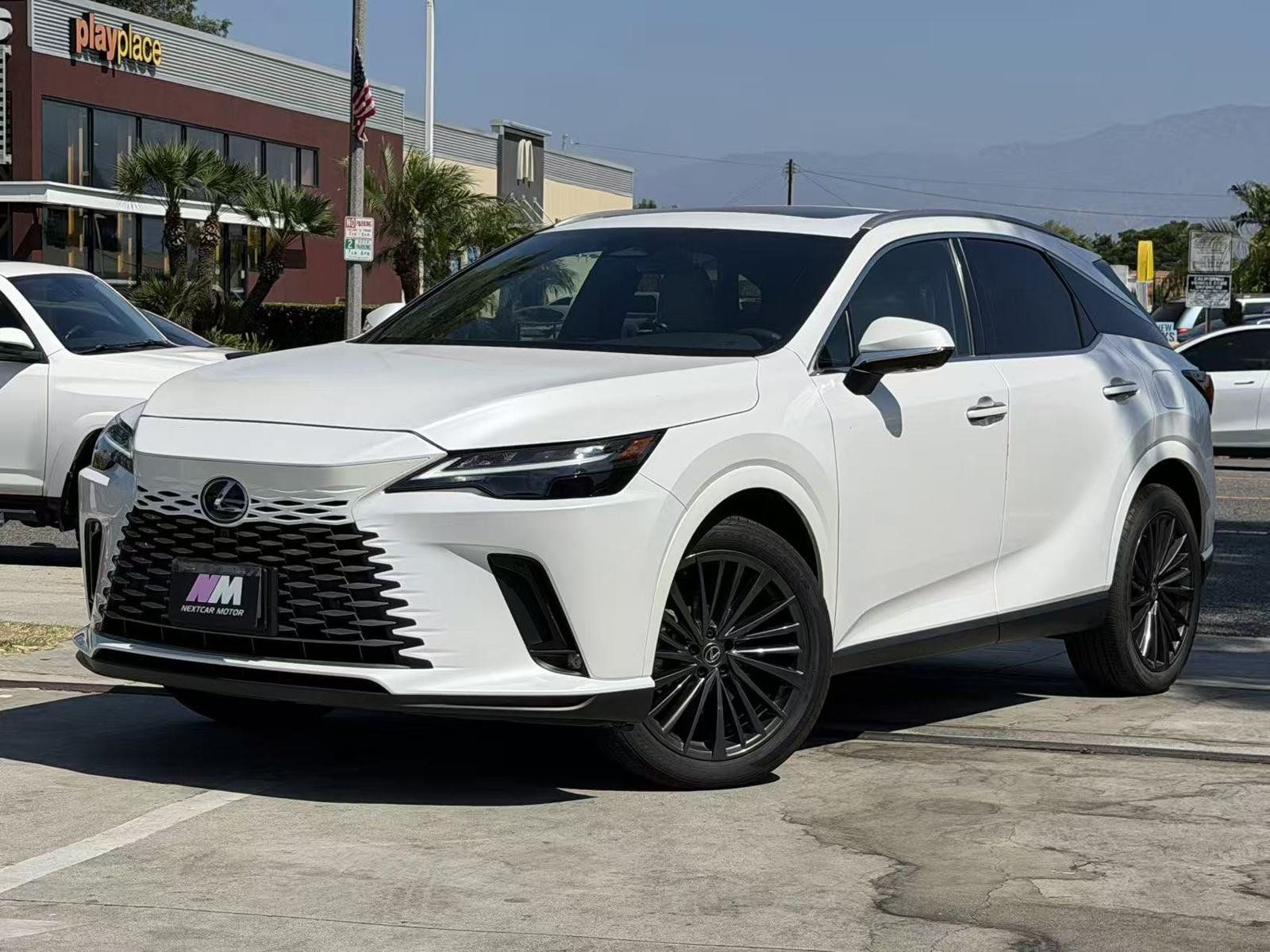 Used 2025 Lexus RX 350h w/ Convenience Package AWD/4WD image 2