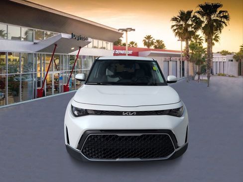 Used 2025 Kia Soul LX w/ LX Technology Package FWD image 8