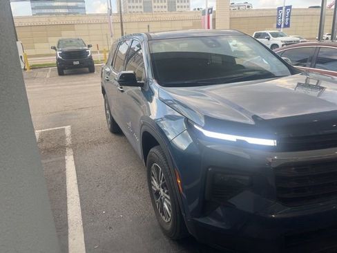 Used 2024 Chevrolet Traverse LS image 1