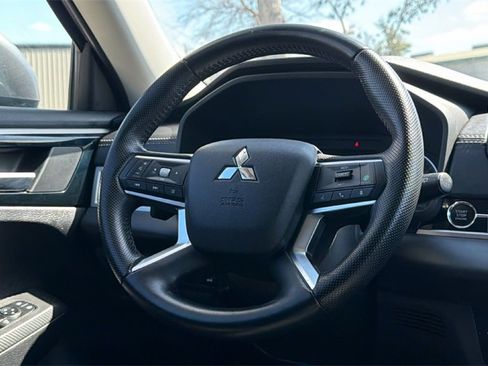 Used 2022 Mitsubishi Outlander SE image 37