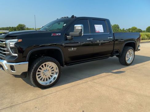 Used 2025 Chevrolet Silverado 2500 LTZ w/ LTZ Premium Texas Edition image 4