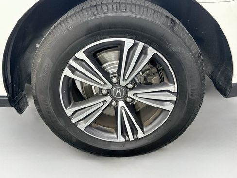 Used 2018 Acura MDX SH-AWD image 11
