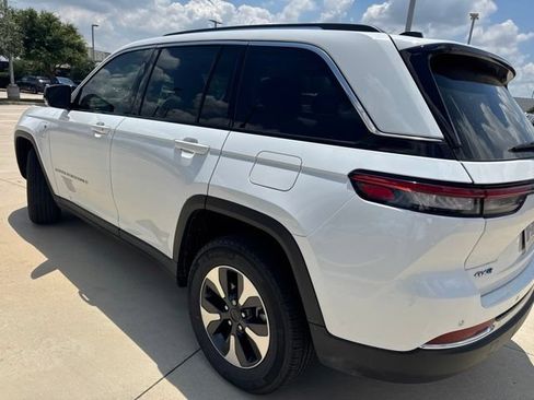 Used 2022 Jeep Grand Cherokee Limited 4xe AWD/4WD image 4