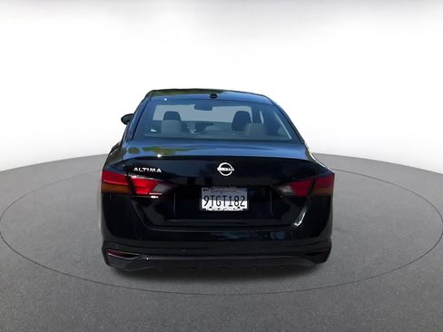 Used 2025 Nissan Altima 2.5 SV FWD image 12