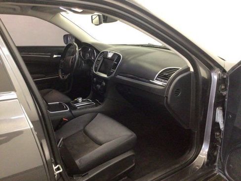 Used 2021 Chrysler 300 Touring RWD image 16