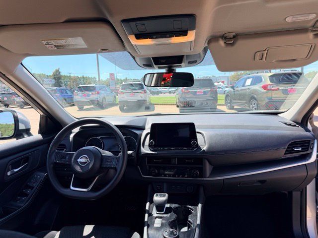 Used 2024 Nissan Rogue SV AWD/4WD image 13
