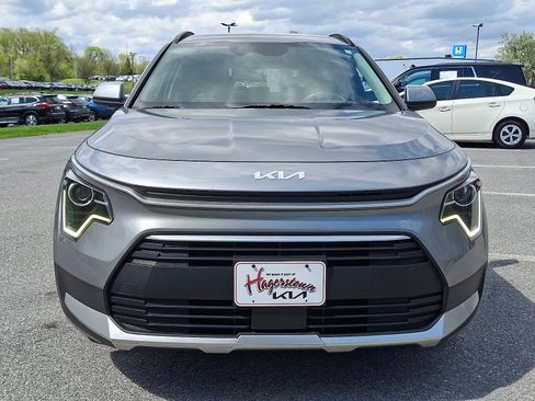 Certified 2024 Kia Niro EX FWD image 2