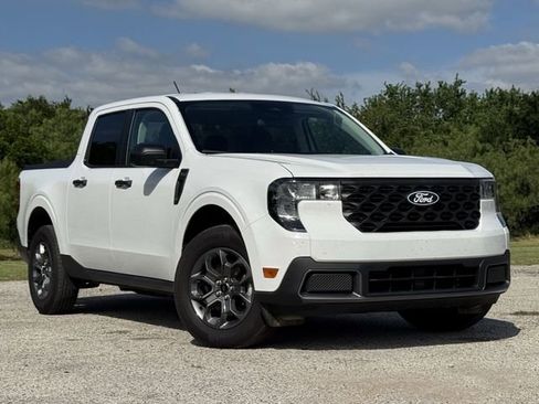 Used 2025 Ford Maverick XLT FWD image 2