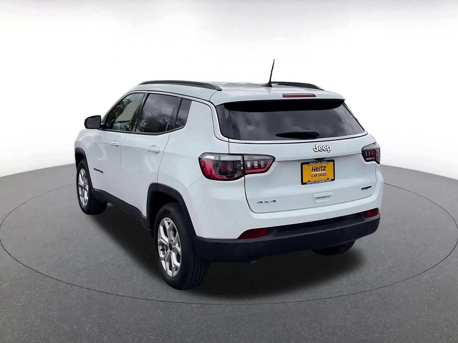 Used 2025 Jeep Compass Latitude AWD/4WD image 10