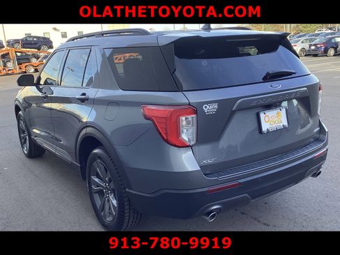 Used 2021 Ford Explorer XLT w/ Equipment Group 202A image 3