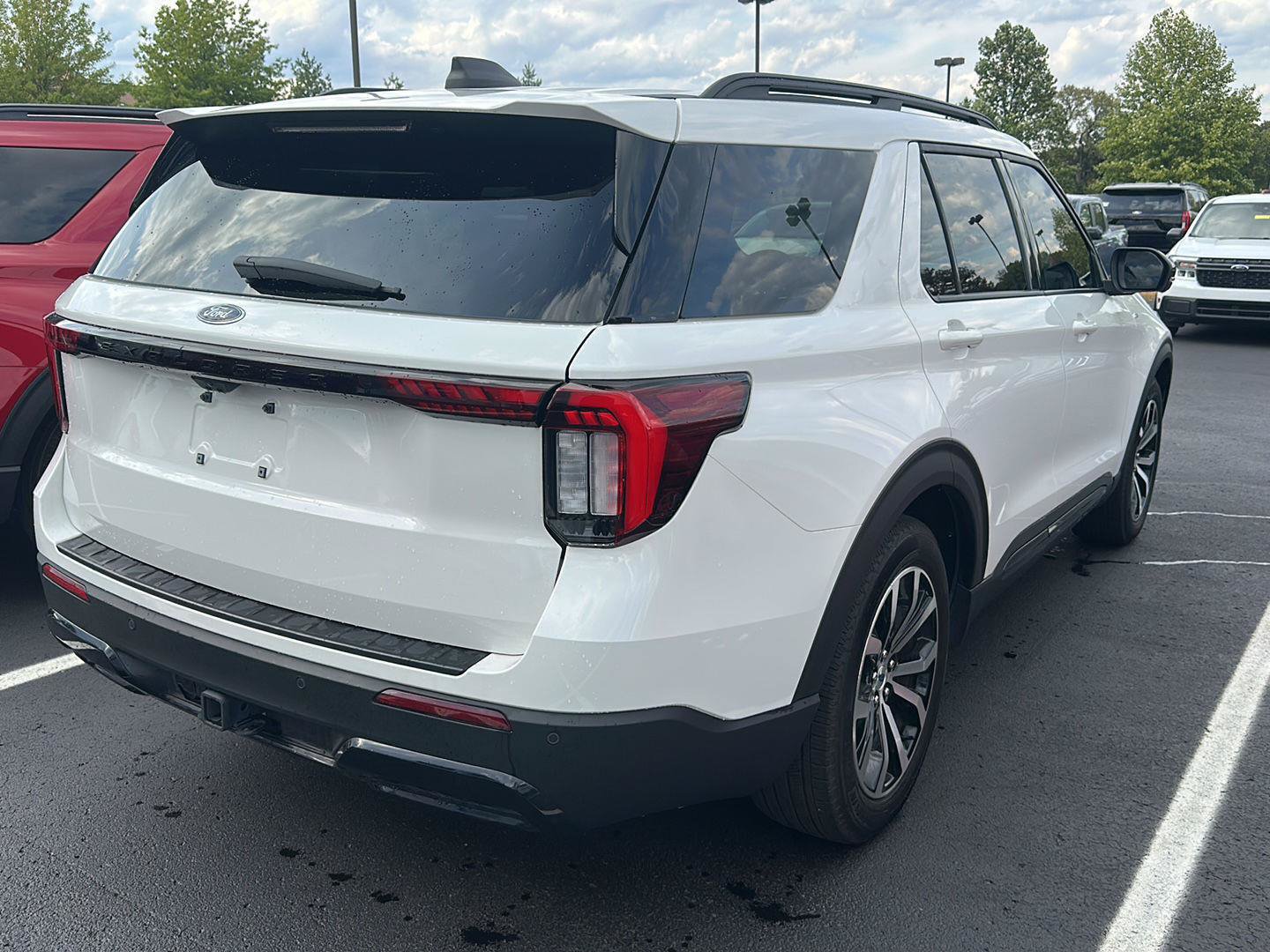 Used 2025 Ford Explorer ST-Line RWD image 3