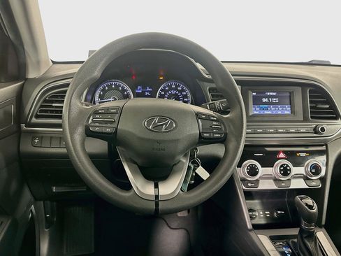 Used 2019 Hyundai Elantra SE w/ Cargo Package FWD image 17