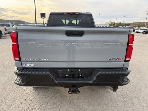 Used 2025 Chevrolet Silverado 2500 ZR2 w/ Technology Package image 5