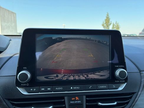 Used 2024 Nissan Altima 2.5 SV image 23