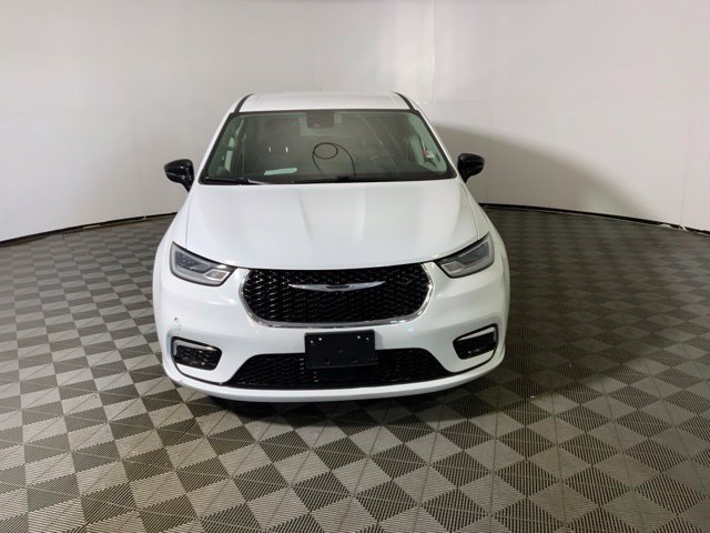 Used 2024 Chrysler Pacifica Limited FWD image 2