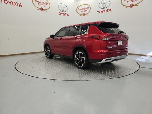 Used 2023 Mitsubishi Outlander SE image 4