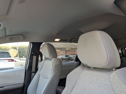 Used 2025 Toyota Sienna LE image 15