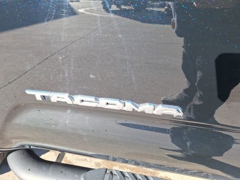 Used 2020 Toyota Tacoma SR5 image 15