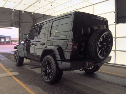 Used 2025 Jeep Wrangler Unlimited Sahara w/ Safety Group AWD/4WD image 17