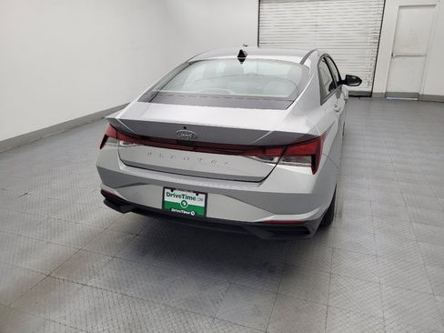 Used 2021 Hyundai Elantra SE FWD image 7
