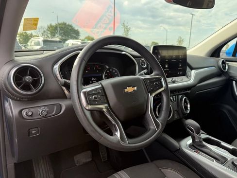 Used 2025 Chevrolet Blazer LT AWD/4WD image 11