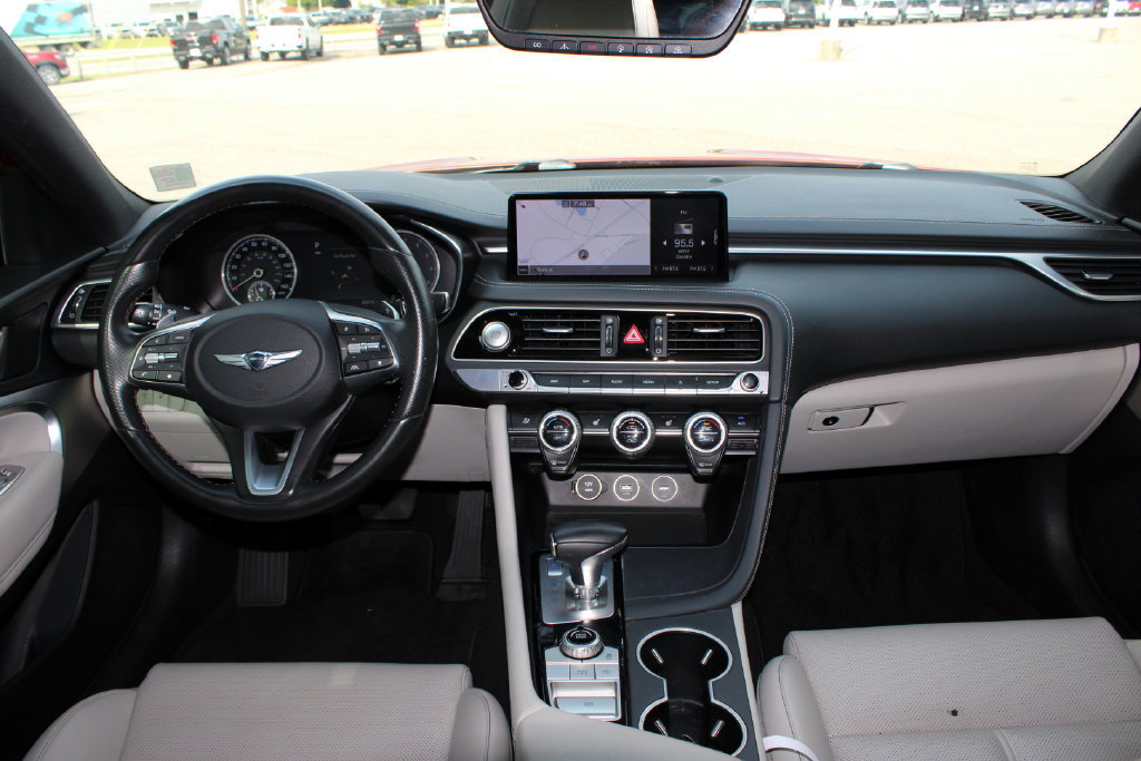 Used 2022 Genesis G70 2.0T RWD image 13