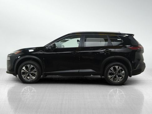 Used 2022 Nissan Rogue SV w/ SV Premium Package image 2
