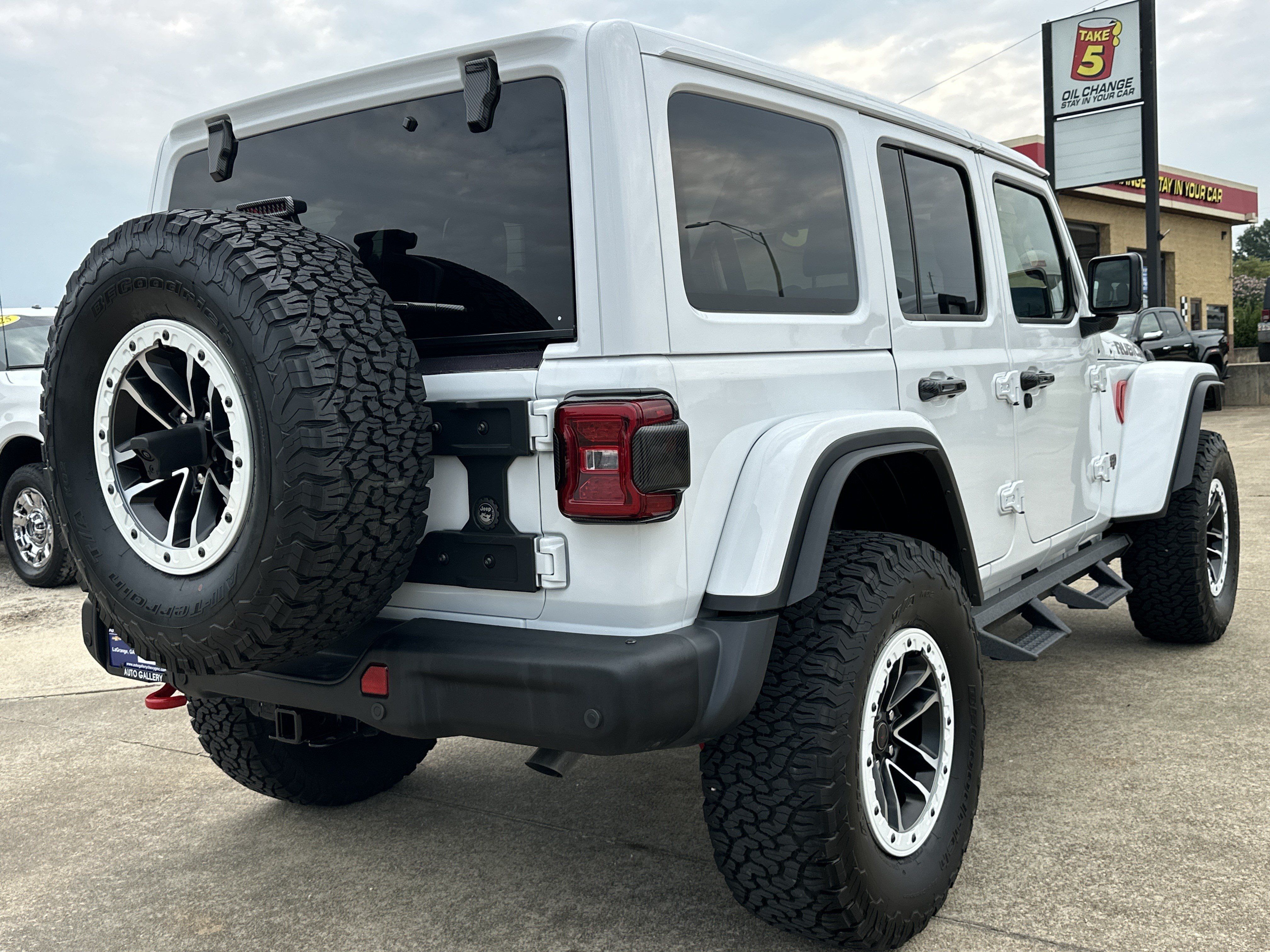 Used 2025 Jeep Wrangler Unlimited Rubicon AWD/4WD image 6