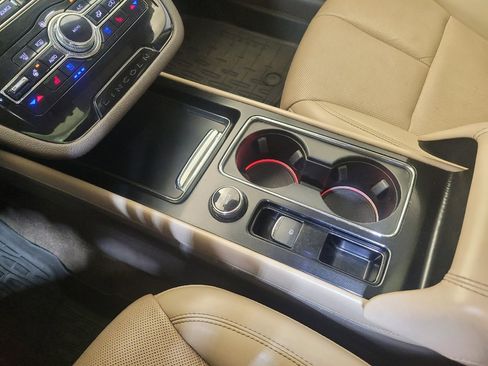 Used 2021 Lincoln Corsair AWD w/ Premium Package image 26