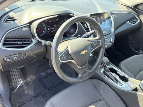 Used 2025 Chevrolet Malibu LT FWD image 16