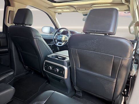 Used 2023 Ford Expedition XLT RWD image 11