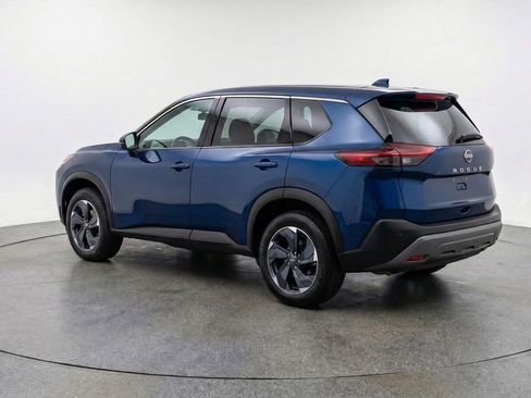 Used 2025 Nissan Rogue SV AWD/4WD image 6