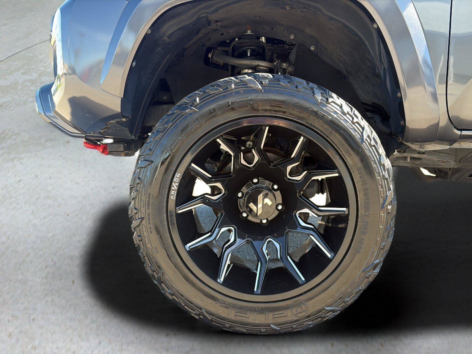 Used 2020 Toyota Tacoma TRD Sport AWD/4WD image 42