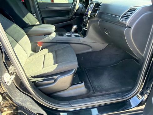 Used 2019 Jeep Grand Cherokee Laredo image 13
