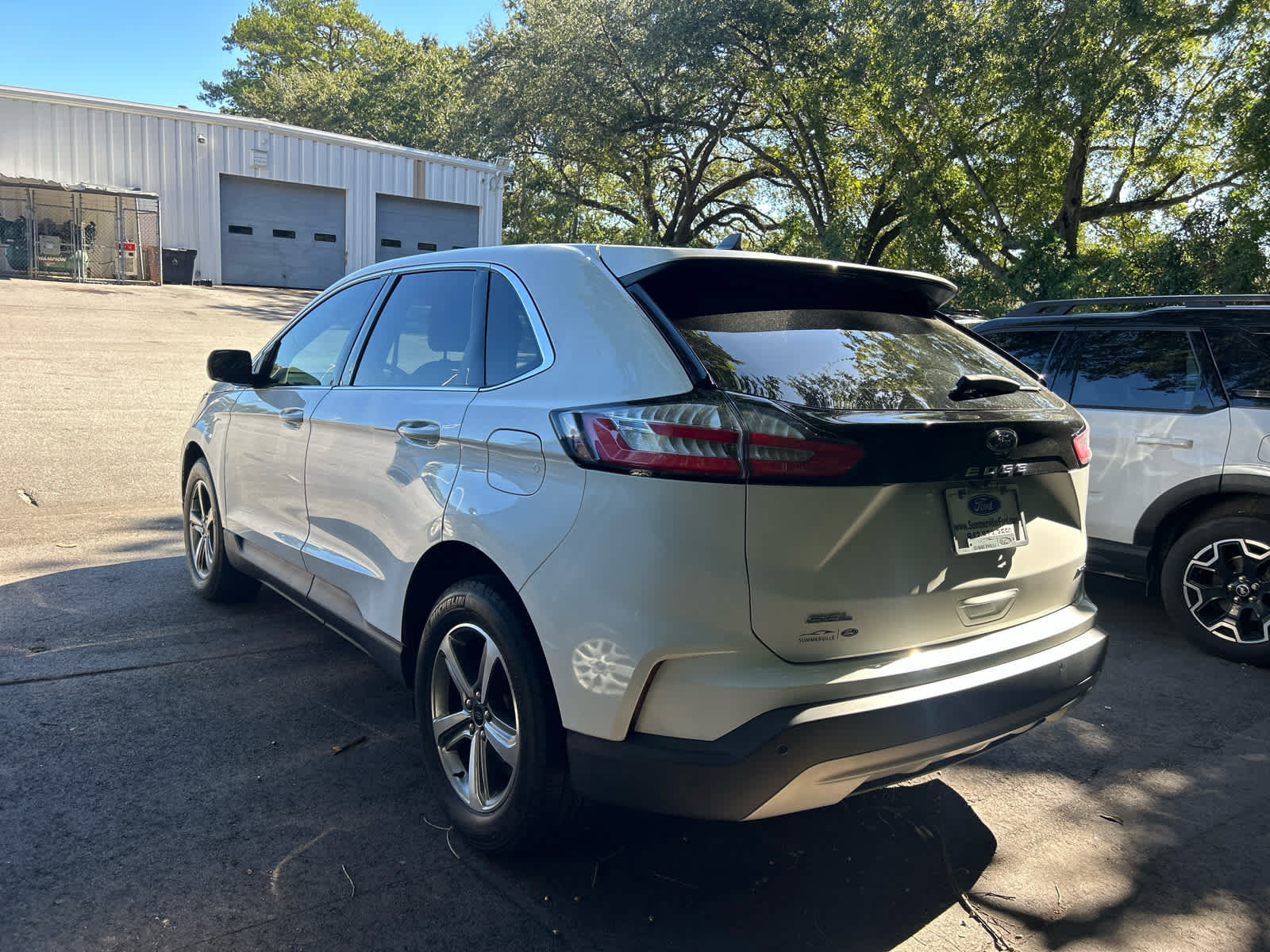 Used 2024 Ford Edge SEL w/ Convenience Package AWD/4WD image 2
