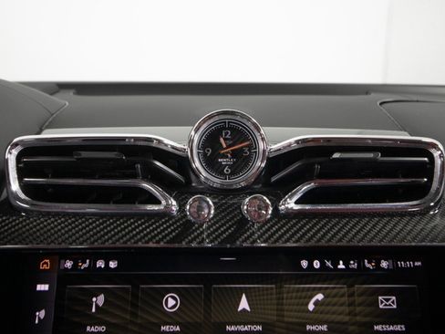 Used 2022 Bentley Bentayga image 26