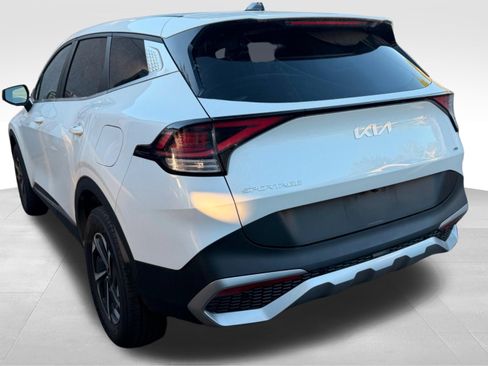 Used 2023 Kia Sportage LX AWD/4WD image 4