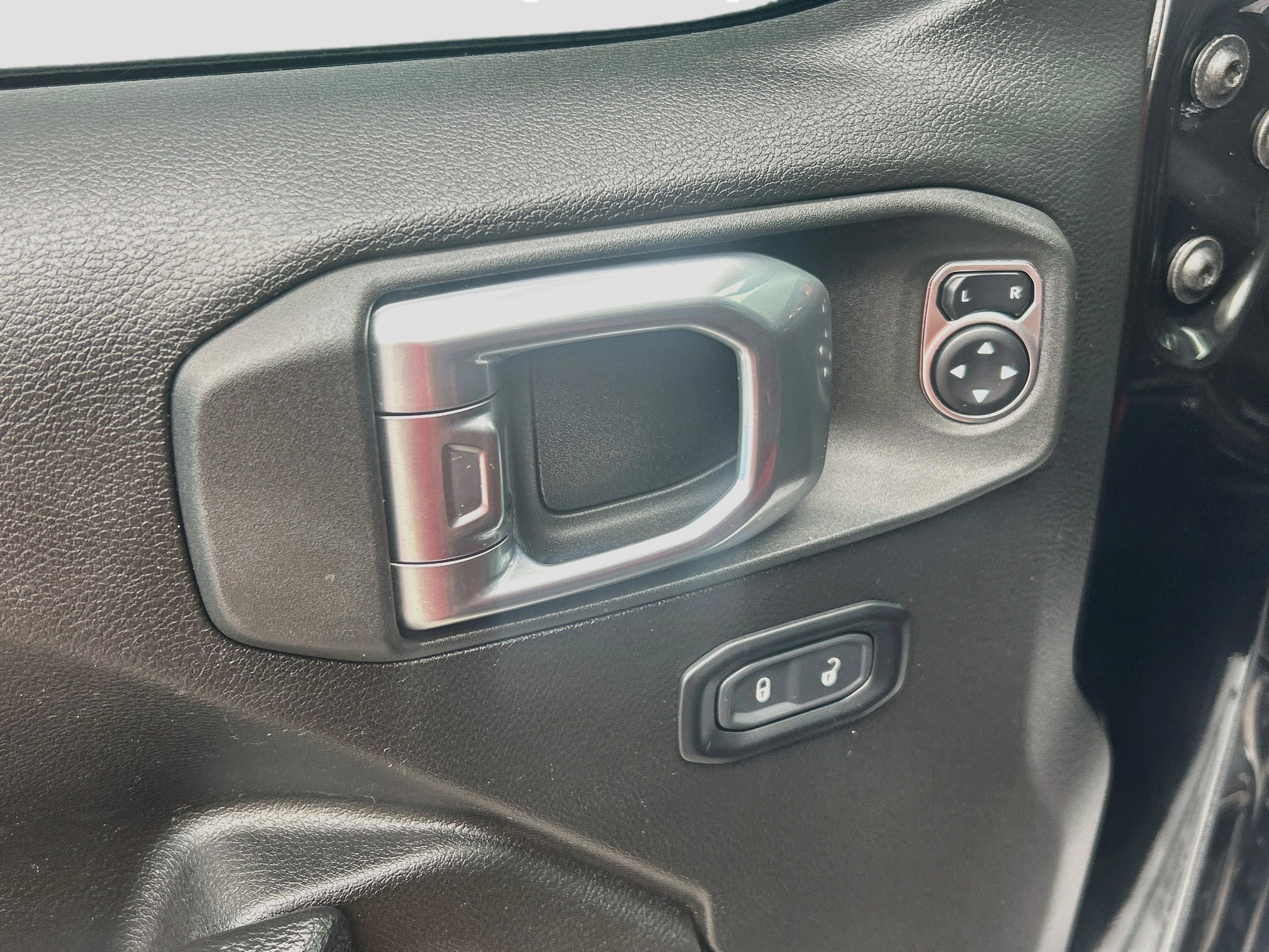Used 2023 Jeep Gladiator Rubicon w/ LED Lighting Group AWD/4WD image 17