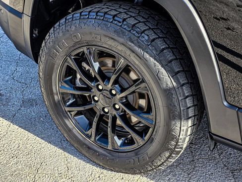 Used 2023 Jeep Cherokee Altitude Lux image 11