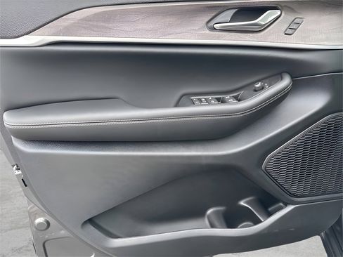 New 2025 Jeep Grand Cherokee Limited image 24