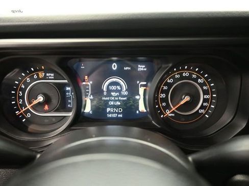 Used 2024 Jeep Gladiator Mojave AWD/4WD image 3